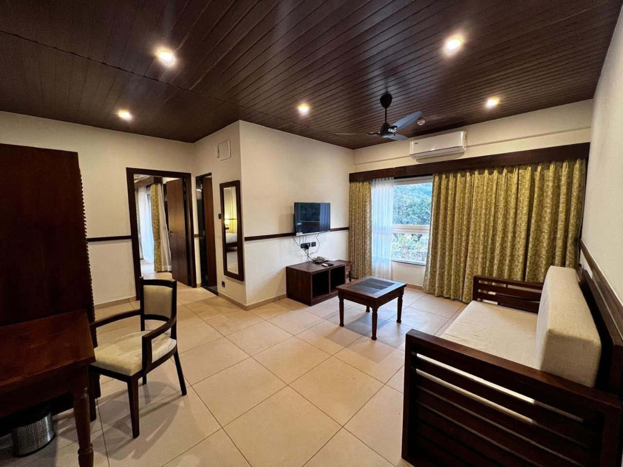 Mastiff Grand La Villae Lonavala Bagian luar foto