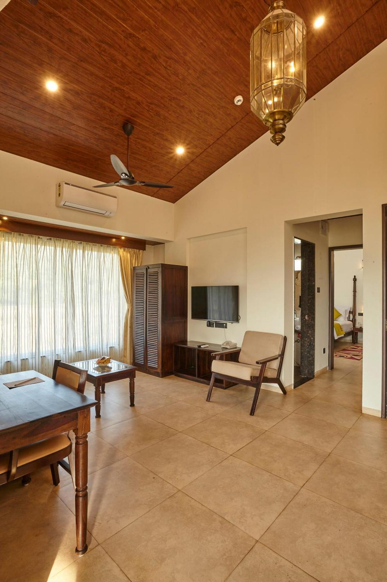 Mastiff Grand La Villae Lonavala Bagian luar foto